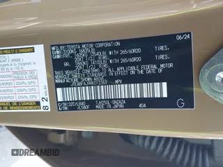 2024 Toyota Land Cruiser z VIN JTEABFAJ9RK012363, wystawiony jako IAAI lot #41859375 z przebiegiem 5 420 mil mil oraz . Historia ofert i sprzedaży dostępna na DreamBid. Obrazek 9.