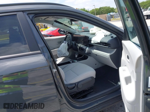 2025 Hyundai Kona SEL with VIN KM8HBCAB2SU211786, listed as a IAAI auction lot 42082953 with 15,686 mi miles and . Bid and sale history available at carsss.com. Image 5.