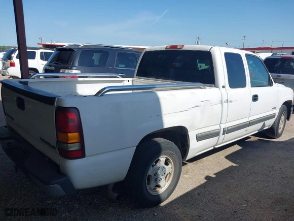 2000 Chevrolet Silverado 1500 LS with VIN 2GCEC19T5Y1372384, listed as a IAAI auction lot 41927436 with 384,813 mi miles. Bid and sale history available at carsss.com. Image 4.