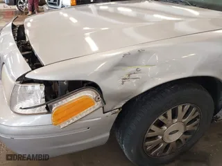 2005 Ford Crown Victoria LX with VIN 2FAFP74W95X158705, listed as a IAAI auction lot 41593553 with 276,940 mi miles. Bid and sale history available at carsss.com. Image 17.