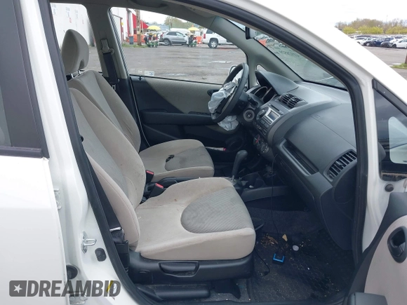 2007 Honda Fit z VIN JHMGD38447S048996, wystawiony jako IAAI lot #41928529 z przebiegiem 77 381 mil mil oraz . Historia ofert i sprzedaży dostępna na DreamBid. Obrazek 5.