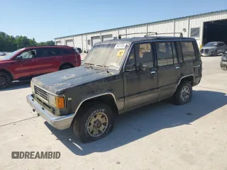 1990 Isuzu Trooper z VIN JACCH58R6L8904381, wystawiony jako Copart lot #54351305 z przebiegiem 179 632 mil mil oraz Czysty tytuł • Clean title. Historia ofert i sprzedaży dostępna na DreamBid. Obrazek 1.