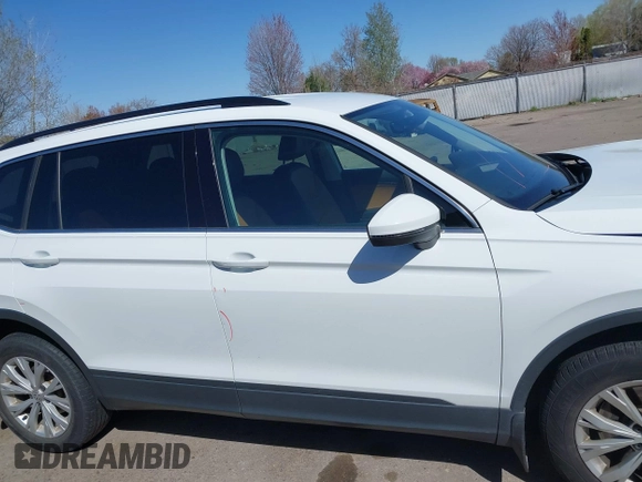2019 Volkswagen Tiguan SE with VIN 3VV2B7AX8KM193166, listed as a IAAI auction lot 41957720 with 61,981 mi miles and . Bid and sale history available at DreamBid. Image 13.