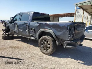 2024 GMC Sierra 2500HD AT4 z VIN 1GT49PEY5RF228522, wystawiony jako Copart lot #49293215 z przebiegiem 9 357 mil mil oraz Czysty tytuł • Clean title. Historia ofert i sprzedaży dostępna na DreamBid. Obrazek 2.