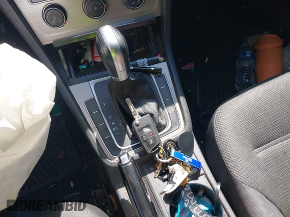 2016 Volkswagen Golf TSI S z VIN 3VW217AU3GM038701, wystawiony jako IAAI lot #42021568 z przebiegiem Nie podano mil oraz . Historia ofert i sprzedaży dostępna na DreamBid. Obrazek 11.