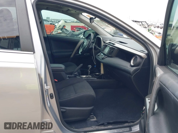 2018 Toyota RAV4 XLE z VIN 2T3RFREV6JW818232, wystawiony jako IAAI lot #42438512 z przebiegiem 97 882 mil mil oraz . Historia ofert i sprzedaży dostępna na DreamBid. Obrazek 5.