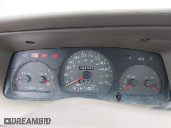 1999 Mercury Grand Marquis GS z VIN 2MEFM74W4XX645430, wystawiony jako IAAI lot #42154522 z przebiegiem 152 306 mil mil oraz . Historia ofert i sprzedaży dostępna na DreamBid. Obrazek 7.