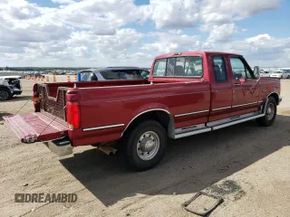 1995 Ford F-250 z VIN 1FTHX25G3SKA95726, wystawiony jako Copart lot #71812654 z przebiegiem 83 713 mil mil oraz Szkoda całkowita • Salvage title. Historia ofert i sprzedaży dostępna na DreamBid. Obrazek 3.