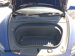 2024 Tesla Model 3 z VIN 5YJ3E1EAXRF751577, wystawiony jako IAAI lot #41831992 z przebiegiem 11 mil mil oraz . Historia ofert i sprzedaży dostępna na DreamBid. Obrazek 10.