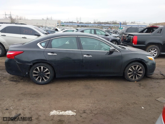 2018 Nissan Altima 2.5 SL with VIN 1N4AL3AP5JC208275, listed as a IAAI auction lot 41368381 with 203,439 mi miles. Bid and sale history available at carsss.com. Image 13.