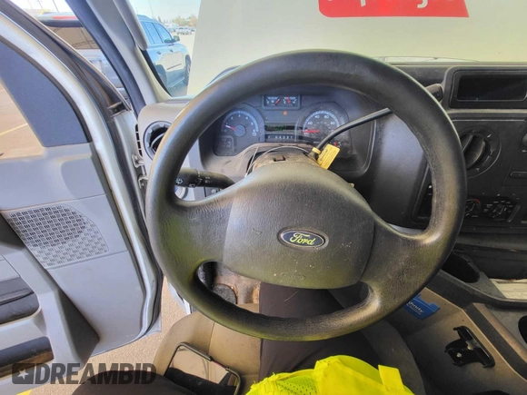 2009 Ford Econoline Cargo z VIN 1FTNE24L39DA13631, wystawiony jako IAAI lot #42563186 z przebiegiem 140 603 mil mil oraz . Historia ofert i sprzedaży dostępna na DreamBid. Obrazek 31.