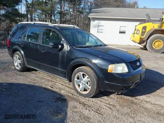 2005 Ford Freestyle Limited with VIN 1FMDK06115GA37063, listed as a IAAI auction lot 41698683 with 173,712 mi miles. Bid and sale history available at carsss.com. Image 1.