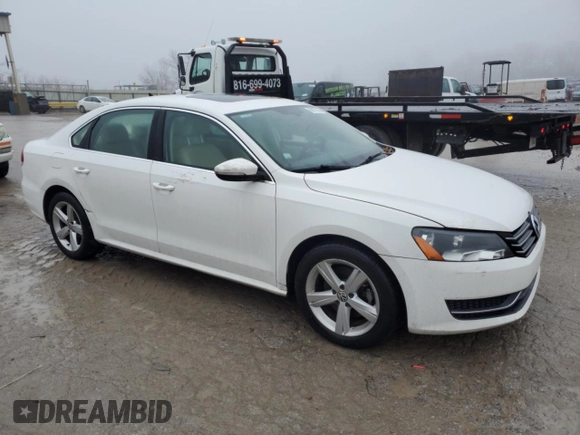 2012 Volkswagen Passat SE z VIN 1VWBH7A37CC030518, wystawiony jako Copart lot #86875014 z przebiegiem 136 259 mil mil oraz Czysty tytuł • Clean title. Historia ofert i sprzedaży dostępna na DreamBid. Obrazek 4.
