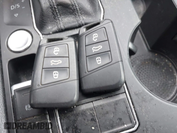 2018 Volkswagen Atlas SE с VIN 1V2CR2CA8JC566036, выставлен на аукционе IAAI как лот 42122613 с пробегом 89 691 миль миль и . История ставок и продаж доступна на DreamBid. Изображение 11.
