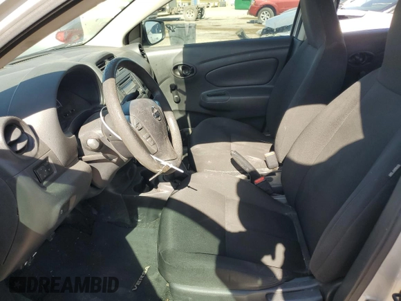 2017 Nissan Versa S z VIN 3N1CN7AP1HL887077, wystawiony jako Copart lot #55360465 z przebiegiem 88 093 mil mil oraz Szkoda całkowita • Salvage title. Historia ofert i sprzedaży dostępna na DreamBid. Obrazek 7.