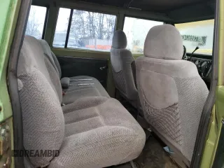 1971 Chevrolet Suburban z VIN CE261Z640706, wystawiony jako Copart lot #87385634 z przebiegiem 818 477 mil mil oraz Czysty tytuł • Clean title. Historia ofert i sprzedaży dostępna na DreamBid. Obrazek 11.