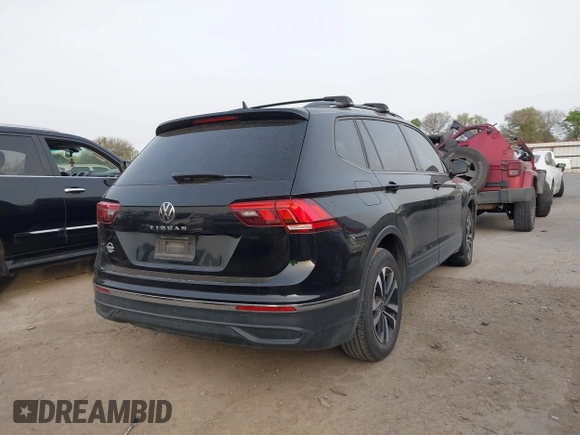 2023 Volkswagen Tiguan S z VIN 3VVRB7AX7PM036833, wystawiony jako IAAI lot #41827631 z przebiegiem 43 383 mil mil oraz . Historia ofert i sprzedaży dostępna na DreamBid. Obrazek 4.