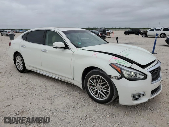 2015 Infiniti Q70 z VIN JN1BY1PP2FM601201, wystawiony jako Copart lot #53235845 z przebiegiem 62 556 mil mil oraz Szkoda całkowita • Salvage title. Historia ofert i sprzedaży dostępna na DreamBid. Obrazek 4.
