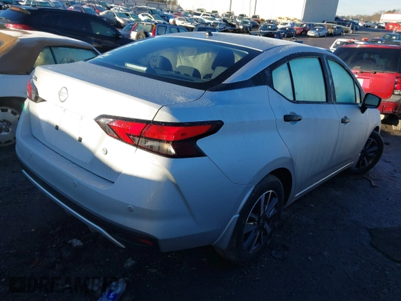 2024 Nissan Versa S z VIN 3N1CN8DV8RL866194, wystawiony jako IAAI lot #41420972 z przebiegiem 23 000 mil mil oraz . Historia ofert i sprzedaży dostępna na DreamBid. Obrazek 4.