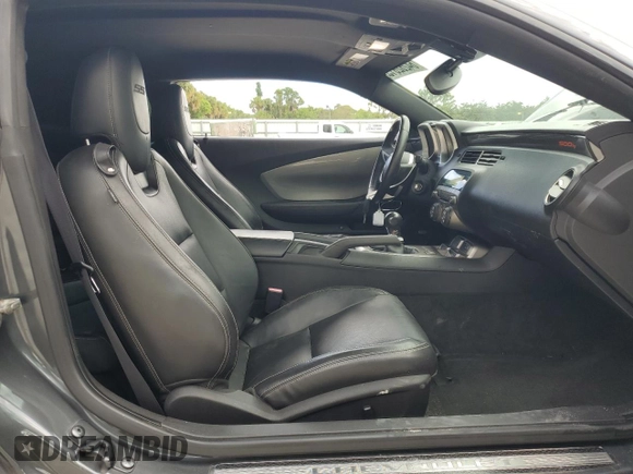 2010 Chevrolet Camaro 2SS z VIN 2G1FT1EW2A9178805, wystawiony jako Copart lot #64282813 z przebiegiem 87 771 mil mil oraz Szkody całkowita. Historia ofert i sprzedaży dostępna na DreamBid. Obrazek 7.