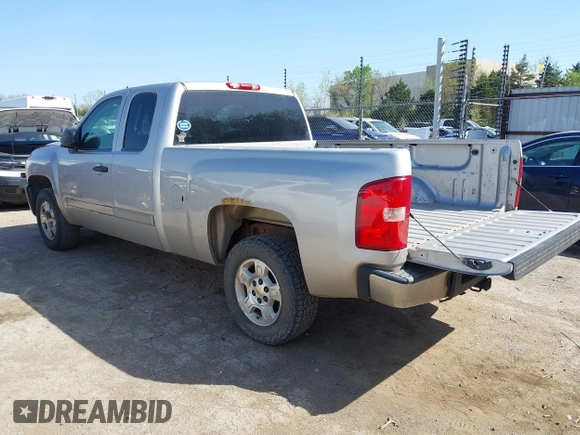 2007 Chevrolet Silverado 1500 LT w/2LT with VIN 2GCEC19J871599355, listed as a IAAI auction lot 41992581 with 261,925 mi miles. Bid and sale history available at carsss.com. Image 3.