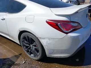 2013 Hyundai Genesis Coupe 3.8 Grand Touring with VIN KMHHU6KJ6DU107581, listed as a IAAI auction lot 42087667 with 127,809 mi miles. Bid and sale history available at carsss.com. Image 12.