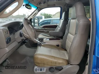 2003 Ford Excursion Limited z VIN 1FMSU43P63EC79535, wystawiony jako Copart lot #50587625 z przebiegiem 181 298 mil mil oraz Czysty tytuł • Clean title. Historia ofert i sprzedaży dostępna na DreamBid. Obrazek 7.