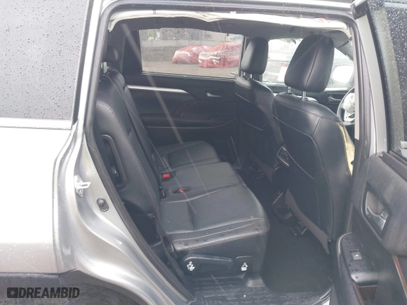 2019 Toyota Highlander SE with VIN 5TDJZRFH0KS608855, listed as a IAAI auction lot 41765566 with 30,228 mi miles. Bid and sale history available at carsss.com. Image 8.