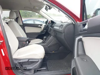 2018 Volkswagen Tiguan SEL with VIN 3VV3B7AXXJM086672, listed as a IAAI auction lot 42006533 with 90,511 mi miles and . Bid and sale history available at DreamBid. Image 5.