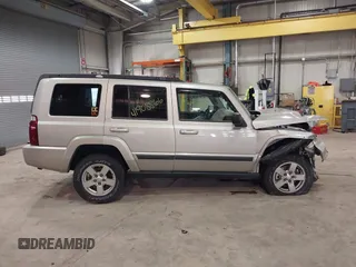 2008 Jeep Commander Sport z VIN 1J8HG48K58C218806, wystawiony jako IAAI lot #41908866 z przebiegiem 188 021 mil mil oraz . Historia ofert i sprzedaży dostępna na DreamBid. Obrazek 14.