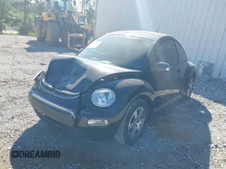 2005 Volkswagen New Beetle Coupe GL with VIN 3VWBK31C25M413925, listed as a IAAI auction lot 39823280 with 72,382 mi miles. Bid and sale history available at carsss.com. Image 2.