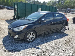 2013 Hyundai Accent SE with VIN KMHCU5AE0DU138155, listed as a Copart auction lot 52643995 with 201,082 mi miles and Salvage Title. Bid and sale history available at carsss.com. Image 1.