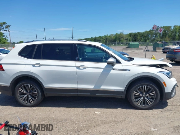 2024 Volkswagen Tiguan with VIN 3VVTB7AX9RM217926, listed as a IAAI auction lot 42339057 with 8,233 mi miles and . Bid and sale history available at DreamBid. Image 14.