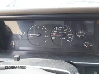 1993 Jeep Grand Cherokee Limited z VIN 1J4GZ78Y7PC531299, wystawiony jako IAAI lot #42117795 z przebiegiem 168 995 mil mil oraz . Historia ofert i sprzedaży dostępna na DreamBid. Obrazek 7.