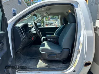 2014 Ram 4500 z VIN 3C7WRKAJ2EG281808, wystawiony jako Copart lot #59710425 z przebiegiem 129 348 mil mil oraz Czysty tytuł • Clean title. Historia ofert i sprzedaży dostępna na DreamBid. Obrazek 6.