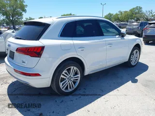 2018 Audi Q5 Premium Plus with VIN WA1BNAFYXJ2097883, listed as a IAAI auction lot 41890804 with 44,220 mi miles. Bid and sale history available at carsss.com. Image 4.