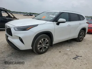 2023 Toyota Highlander L z VIN 5TDKDRAH0PS028944, wystawiony jako Copart lot #51527565 z przebiegiem 27 658 mil mil oraz Czysty tytuł • Clean title. Historia ofert i sprzedaży dostępna na DreamBid. Obrazek 1.