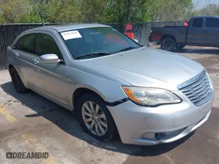 2011 Chrysler 200 Touring with VIN 1C3BC1FB3BN501103, listed as a IAAI auction lot 42073068 with 113,478 mi miles. Bid and sale history available at carsss.com. Image 1.