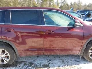 2015 Toyota Highlander LE with VIN 5TDBKRFH2FS095526, listed as a IAAI auction lot 41396935 with 134,624 mi miles. Bid and sale history available at carsss.com. Image 13.