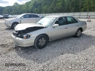 2001 Toyota Camry CE z VIN 4T1BG22K91U053266, wystawiony jako Copart lot #56991785 z przebiegiem 130 502 mil mil oraz Szkody całkowita. Historia ofert i sprzedaży dostępna na DreamBid. Obrazek 1.