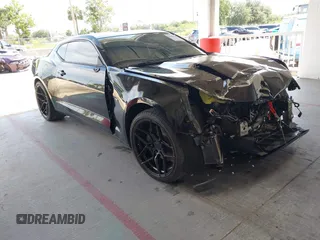 2016 Chevrolet Camaro 1SS z VIN 1G1FE1R71G0160084, wystawiony jako IAAI lot #42369522 z przebiegiem 92 704 mil mil oraz . Historia ofert i sprzedaży dostępna na DreamBid. Obrazek 1.
