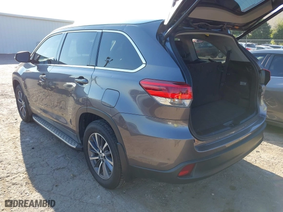 2019 Toyota Highlander SE with VIN 5TDJZRFH7KS950268, listed as a IAAI auction lot 40516162 with 37,868 mi miles. Bid and sale history available at carsss.com. Image 3.