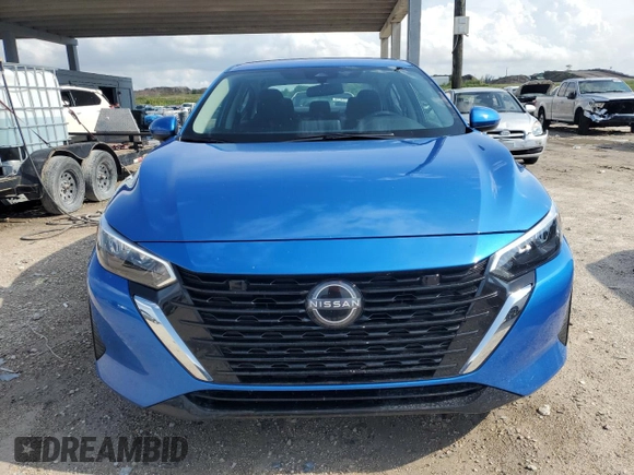 2024 Nissan Sentra SV z VIN 3N1AB8CV0RY374540, wystawiony jako Copart lot #58335065 z przebiegiem 16 054 mil mil oraz Czysty tytuł • Clean title. Historia ofert i sprzedaży dostępna na DreamBid. Obrazek 5.
