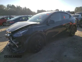 2023 Tesla Model Y Long Range z VIN 7SAYGAEE2PF928254, wystawiony jako Copart lot #47845705 z przebiegiem 43 793 mil mil oraz Szkody całkowita. Historia ofert i sprzedaży dostępna na DreamBid. Obrazek 1.