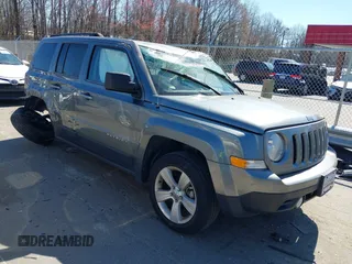 2014 Jeep Patriot High Altitude z VIN 1C4NJPFA7ED513340, wystawiony jako IAAI lot #41705956 z przebiegiem 57 894 mil mil oraz . Historia ofert i sprzedaży dostępna na DreamBid. Obrazek 1.