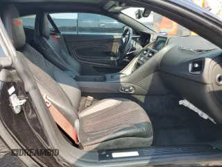 2017 Aston Martin DB11 z VIN SCFRMFAV1HGL02166, wystawiony jako Copart lot #68754174 z przebiegiem Nie podano mil oraz Szkody całkowita. Historia ofert i sprzedaży dostępna na DreamBid. Obrazek 10.