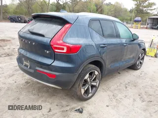 2021 Volvo XC40 Momentum z VIN YV4162UK0M2469977, wystawiony jako IAAI lot #41956088 z przebiegiem 51 567 mil mil oraz . Historia ofert i sprzedaży dostępna na DreamBid. Obrazek 4.