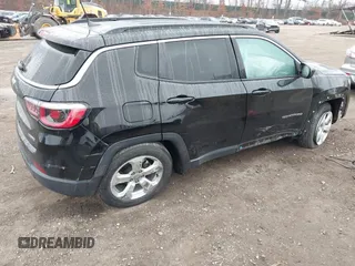 2019 Jeep Compass Latitude with VIN 3C4NJDBB3KT689174, listed as a IAAI auction lot 41843137 with 56,722 mi miles. Bid and sale history available at carsss.com. Image 4.