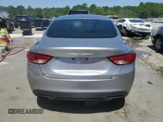 2015 Chrysler 200 S z VIN 1C3CCCBB9FN645671, wystawiony jako Copart lot #52429295 z przebiegiem 197 910 mil mil oraz Szkoda całkowita • Salvage title. Historia ofert i sprzedaży dostępna na DreamBid. Obrazek 6.