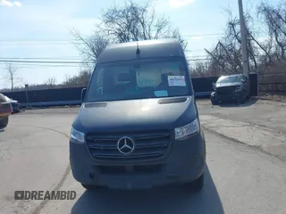 2019 Mercedes-Benz Sprinter Cargo z VIN WD4PF1CD6KP140250, wystawiony jako IAAI lot #40192921 z przebiegiem 85 972 mil mil oraz . Historia ofert i sprzedaży dostępna na DreamBid. Obrazek 13.